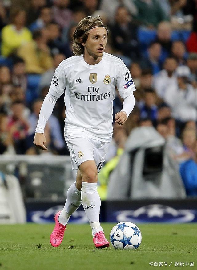 津巴布韦球队首夺联赛冠军，球队老板直接揣25万美元现金奖励球队