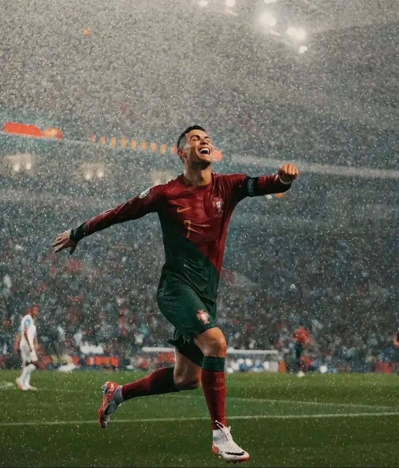 意甲媒体热议：米兰前锋希门尼斯未来扑朔迷离，媒体坚称他将离开而经纪人否认！